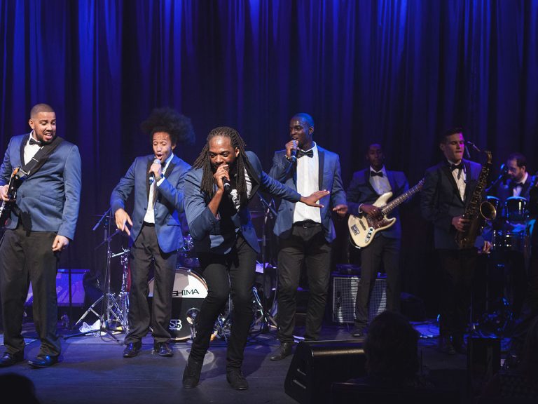 Heshima Thompson & The Soul Brothers faran ballar el Pont del Diable a ritme de soul i funk en un espectacle sense pausa