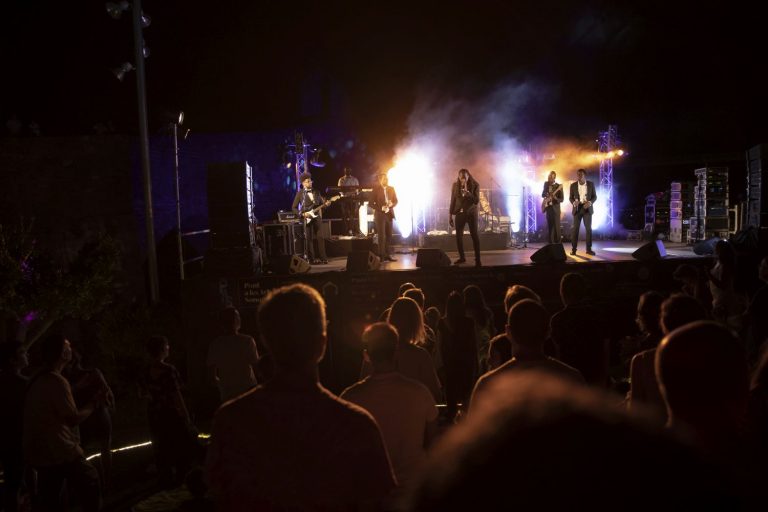 Unes 2.500 persones gaudeixen de Paula Valls i Heshima & The Soul Brothers en el primer cap de setmana del PAS