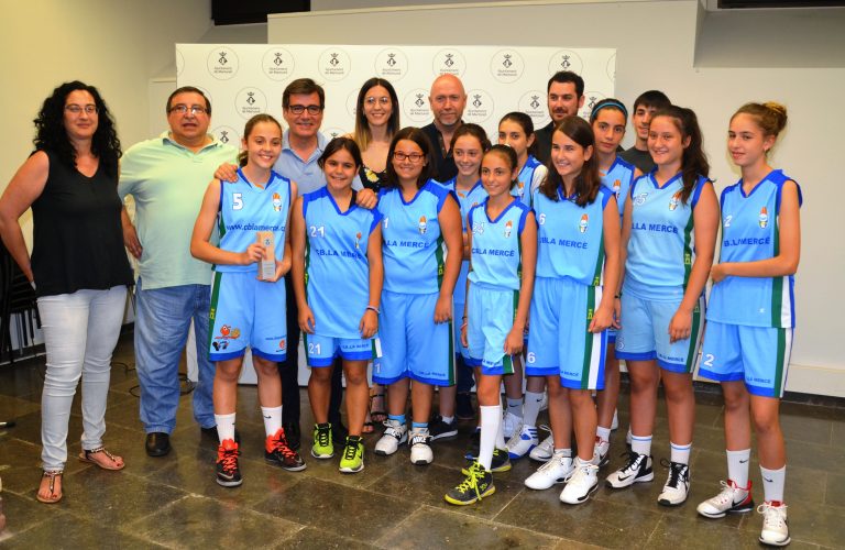 Recepció a l’Ajuntament de l’infantil femení del CB La Mercè pels èxits al campionat de lliga