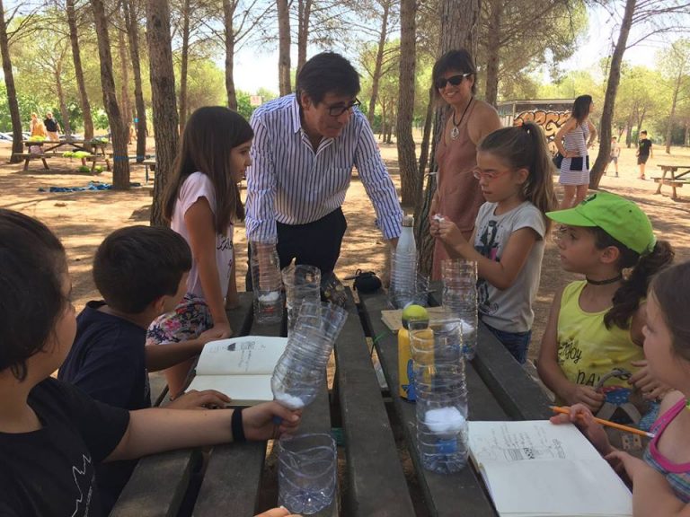 L’alcalde visita les Activitats d’Estiu del Patronat, que baten rècord d’inscrits