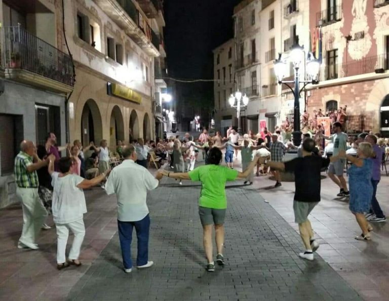 Punt i final a un cicle de sardanes a la fresca amb bona resposta de públic