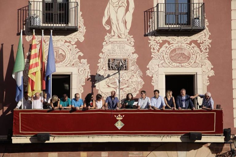 Les mil cares de la imitadora Judit Martín inauguren amb molt d’humor la Festa Major