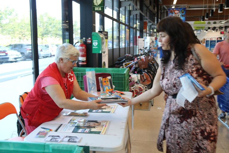 Creu Roja recollirà material escolar al Carrefour de Martorell divendres i dissabte