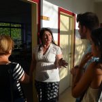 La directora Maria Scanlan durant la jornada de portes obertes a l'EOI
