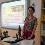 Professora i aula de xinès a l'EOI