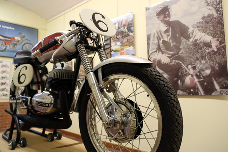 L’AMCAM obre els actes de la Diada inaugurant una exposició sobre la històrica marca Bultaco