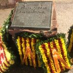 Ofrena floral fossar Sant Bartomeu