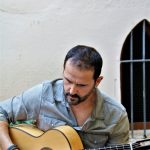 Eugeni Muriel a l'exposició 'Mitologia clàssica i vinya'