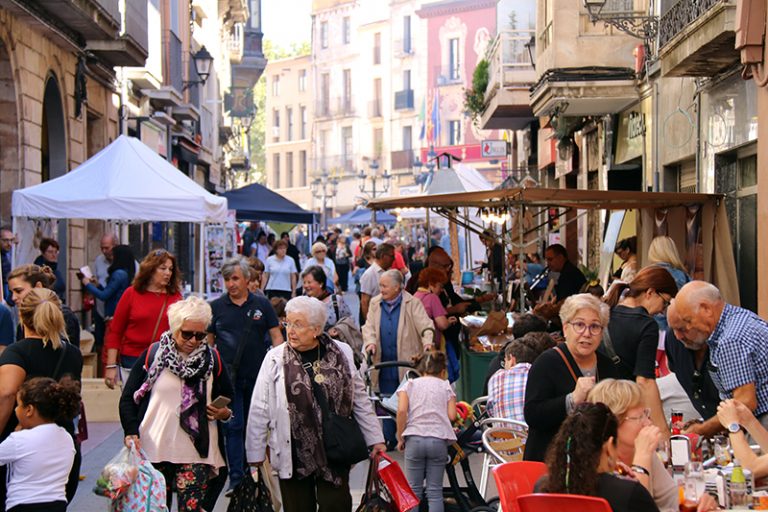 El diumenge de tradició del Roser, pol d’atracció de públic local i forani