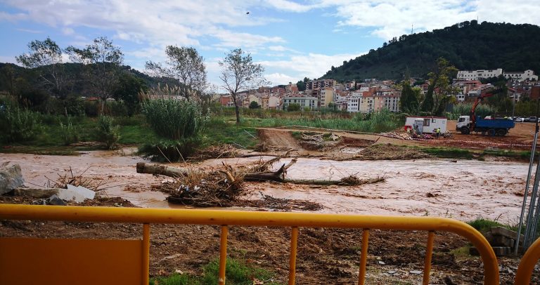 Les restes de l’huracà Leslie provoquen la crescuda de l’Anoia al seu pas per Martorell
