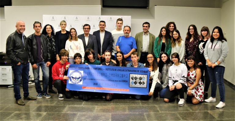 Recepció als joves de l’Institut Pompeu Fabra que participen d’un intercanvi amb Corea del Sud