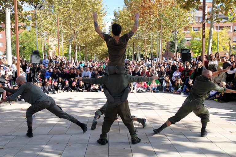 Companyies professionals, entitats i particulars ballen durant cinc dies al so del Fem Dansa