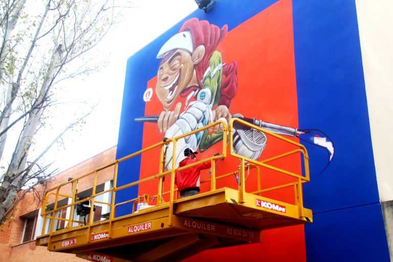El grafiter entremaliat d’Urih Petados vigila el pati del Pompeu Fabra