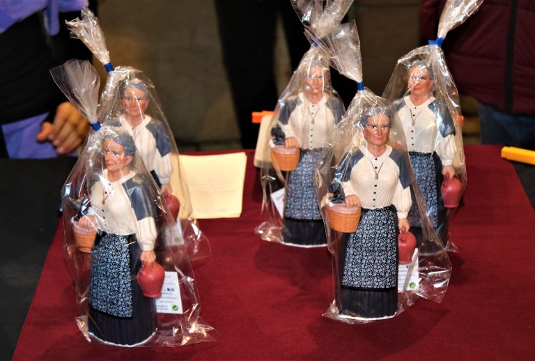 Gegants de Martorell presenta i posa a la venda la rèplica en miniatura de la Velleta