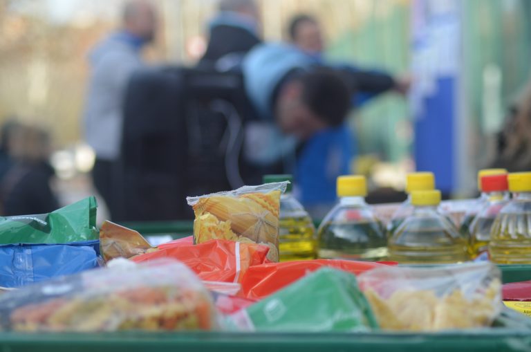 El Martorell Pàdel Club recull 400kg d’aliments per col·laborar amb Creu Roja Baix Llobregat Nord