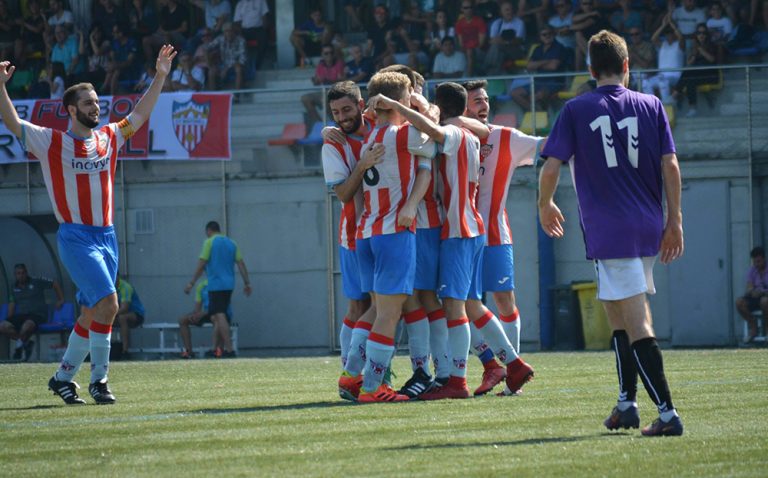 Golejada a plaer del CF Martorell per recuperar la primera plaça en l’últim partit de l’any a casa