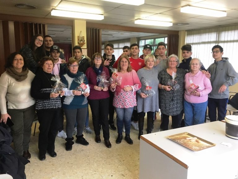 Gent gran i joves enforteixen vincles i coneixements amb el projecte ‘Engranatge’