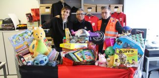 Els Reis distribueixen joguines del Rugby Club a infants de famílies necessitades Recollida Solidària del Rugby Club Martorell