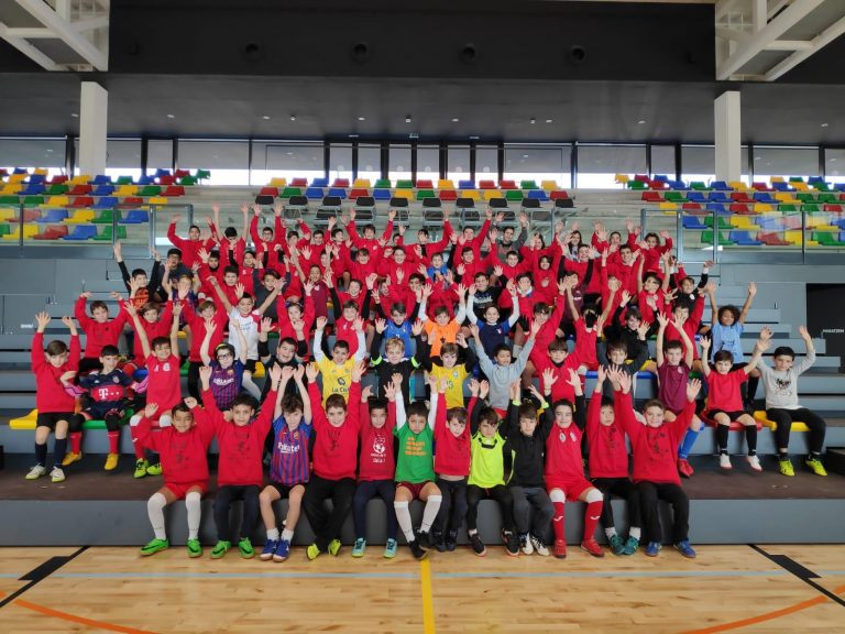 Clou el campus de futbol sala de Nadal amb més de 100 participants