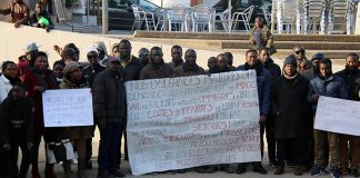 Concentració de senegalesos a Martorell per denunciar irregularitats electorals al seu país Concentració de ciutadans senegalesos a Martorell