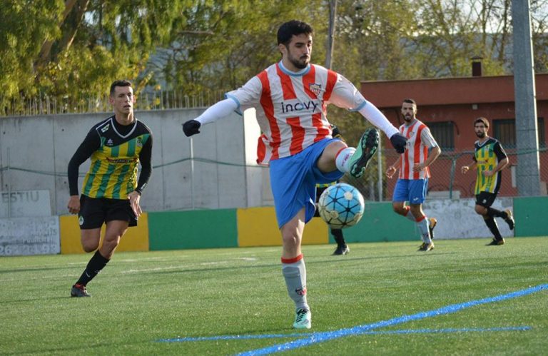 El primer equip del CF Martorell pateix per guanyar i trepitja els talons al líder, l’Atlètic Sant Just