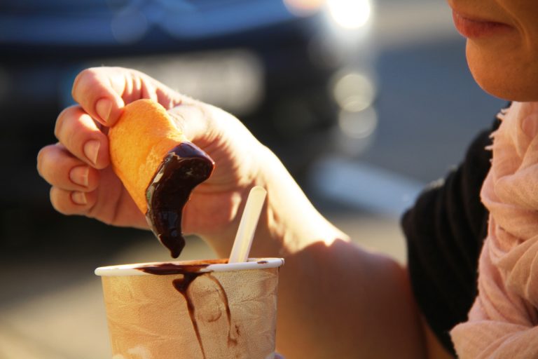 L’AMPA de l’Escola Lola Anglada participa de la 2a Xocolatada Solidària contra el càncer infantil
