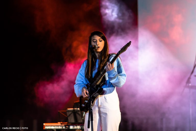 Marta Knight actua dissabte en un concert a Ca n’Oliveres per ajudar Moçambic