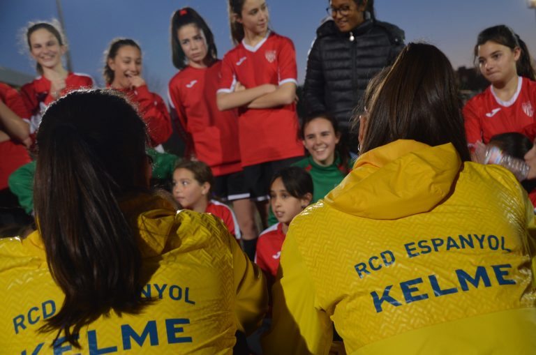 Tres jugadores del RCD Espanyol expliquen a Martorell la seva experiència a l’elit del futbol femení