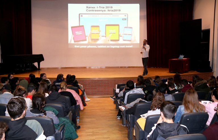 Els alumnes de 4t d’ESO reben assessorament per encarar el seu futur acadèmic