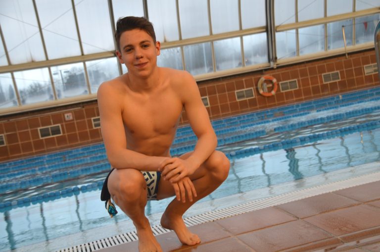 Martí Ezcurra viatja a Gijón per disputar l’estatal de natació i acostar-se a les medalles