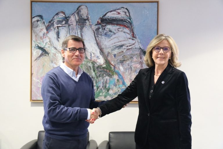 L’Ajuntament i UNICEF signen un conveni per estrènyer llaços de suport a la infància