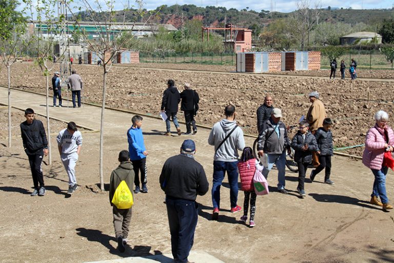 Lliurades les claus dels horts urbans del Parc Fluvial de l’Anoia als primers usuaris
