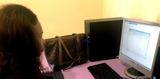 Càritas forma alumnes en noves tecnologies per a la recerca de feina Formació TIC Càritas