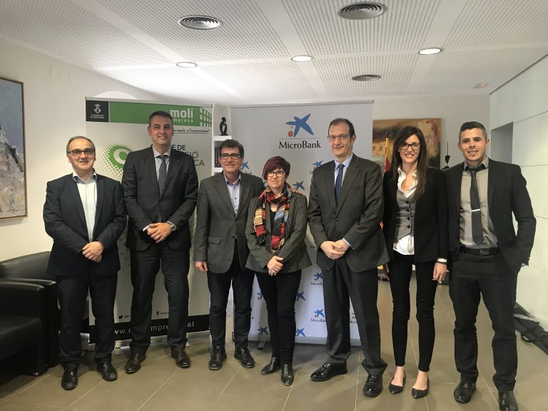 L’Ajuntament i MicroBank signen un conveni per incentivar l’autoocupació i l’activitat emprenedora