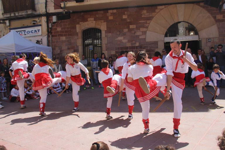 Artesania, jocs i cultura popular en un matí de Fira marcat pel bon temps