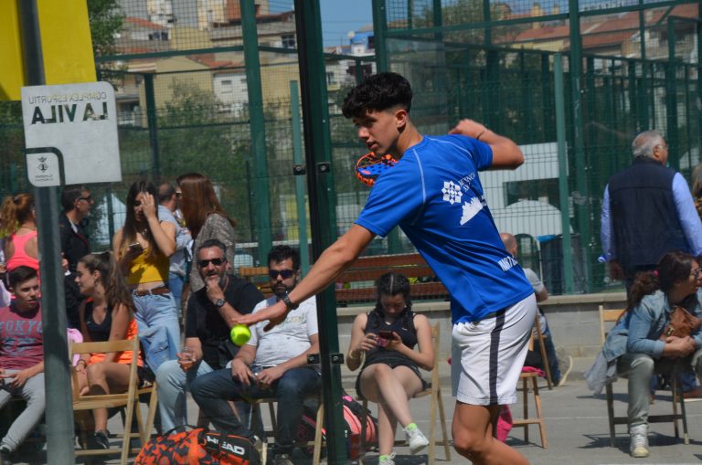El torneig de pàdel de la Fira de Primavera aplega cinquanta parelles en tres dies de competició