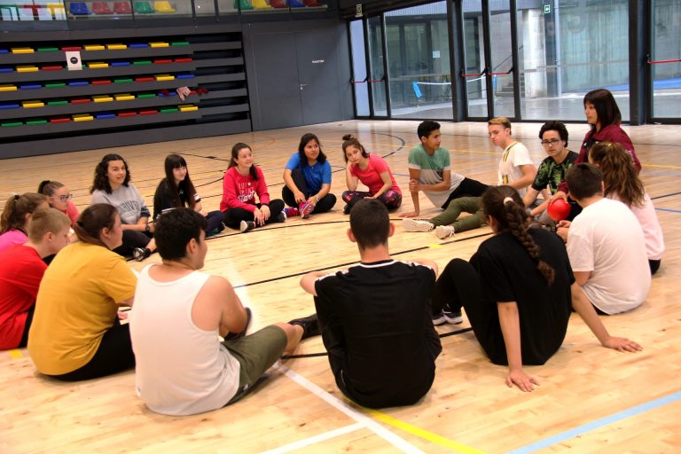 Més de 300 alumnes de 3r d’ESO participen d’una jornada lúdicoesportiva als pavellons