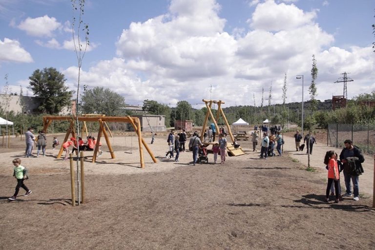 Bon ambient a la jornada comercial i de lleure a l’entorn del Parc Fluvial