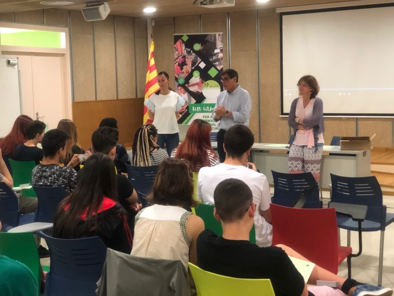 Els participants als programes educatius ‘Anem per feina’ i ‘Odissea’ acomiaden el curs