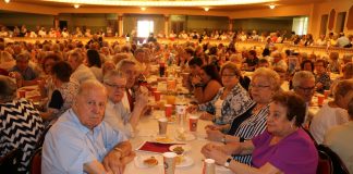 Berenar, ball i homenatge als nascuts l’any 1935 per acomiadar la Setmana de la Gent Gran Cloenda Setmana de la Gent Gran