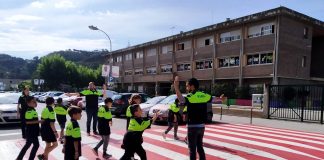 La Policia Local forma infants i joves en mobilitat segura al carrer, al transport públic i al privat Programa Mobilitat Segura