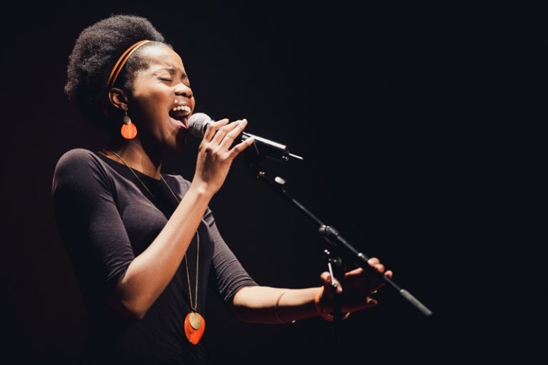 El blues-soul espiritual de la francesa Flore M tanca dissabte el PAS