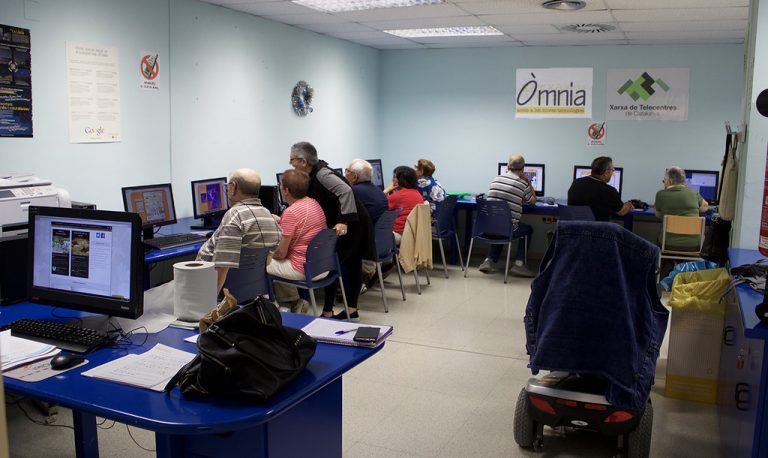 El Punt Òmnia difon consells en línia per a un millor ús de les xarxes i una Internet segura