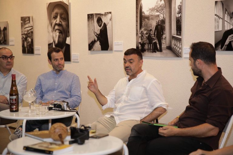 Juan Miguel Morales presenta el llibre i l’exposició ‘¡Cuba va! Dialogando con músicos cubanos’
