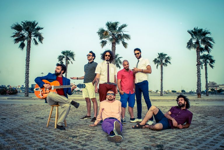 Música moguda i mediterrània, l’aposta dels sicilians Baciamolemani a la Festa Major