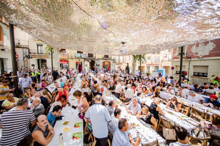 Matinal festiva amb visites al patrimoni, missa i un molt concorregut Concert Vermut