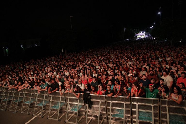 Unes 5.000 persones a la nit d’Oques Grasses, Baciamolemani i DJ Quim Martínez