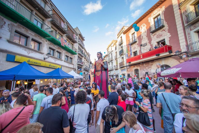 Gegants, Bastoners i Capgrossos, cap a Pamplona per fer intercanvi amb una colla local