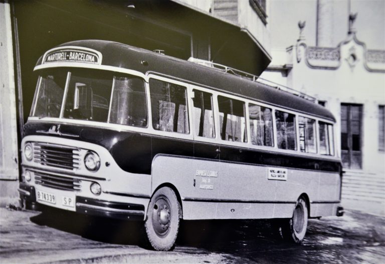 L’AMCAM repassa la història dels vehicles de servei públic a Martorell en una exposició a l’Enrajolada
