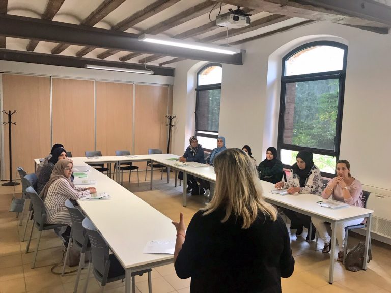 ‘Ocupa’t Dones’ millora les competències professionals de les alumnes amb un nou curs de neteja